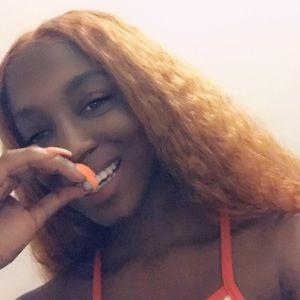 Meet your Posher, Denisha